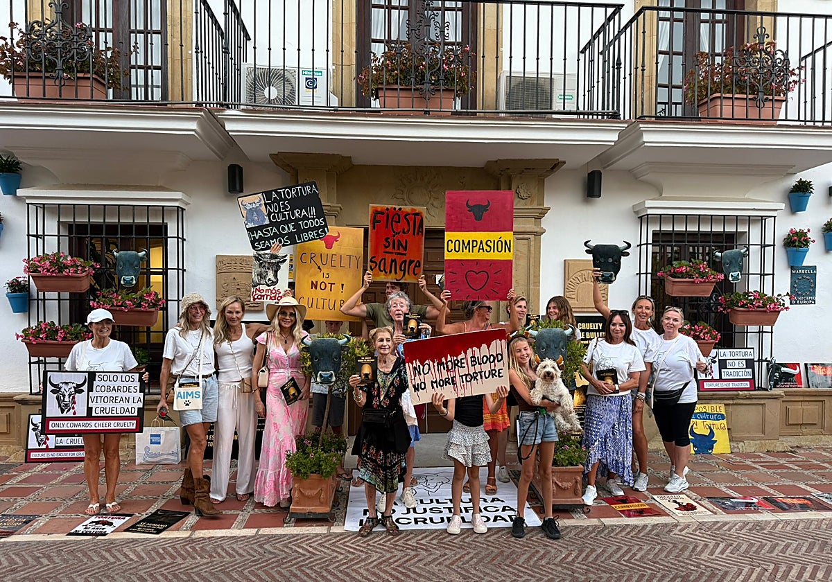Protesters in Marbella voice their opinions about the bullfight.