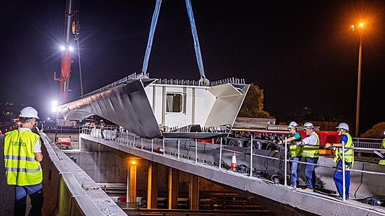 This is how work to widen the A-357 bridge over Malaga's western ring road began after dark