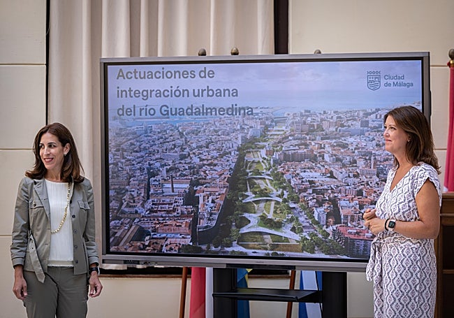 Penélope Gómez (left) and Carmen Casero during the presentation of the project.