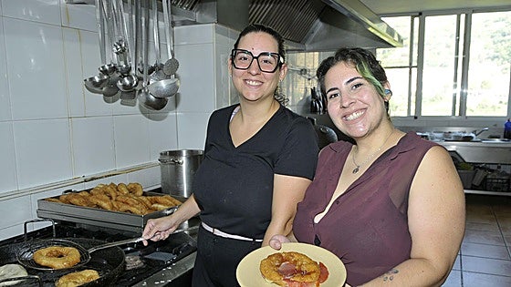 Family from Granada mountain town famous for their fried doughnuts stuffed with tomato, cheese and ham