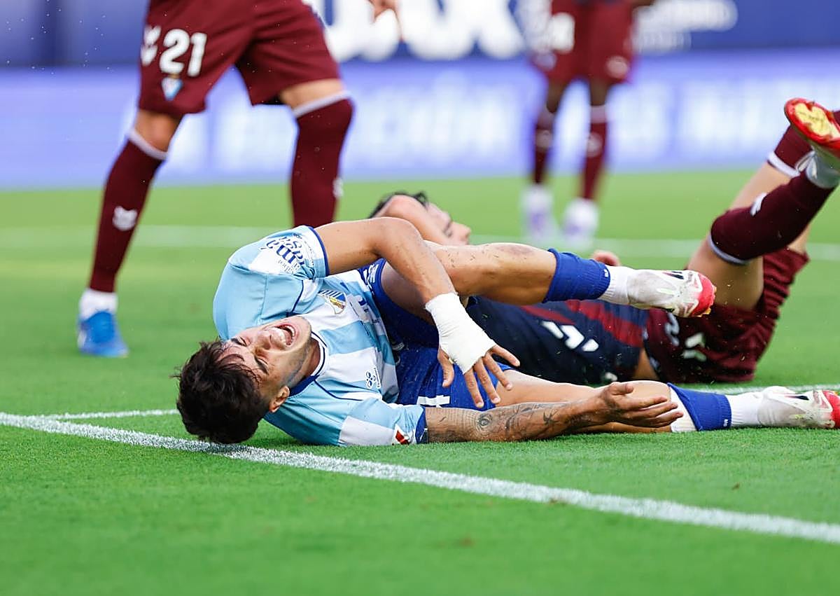 Imagen secundaria 1 - Malaga CF left frustrated as Eibar hold on in tense season opener