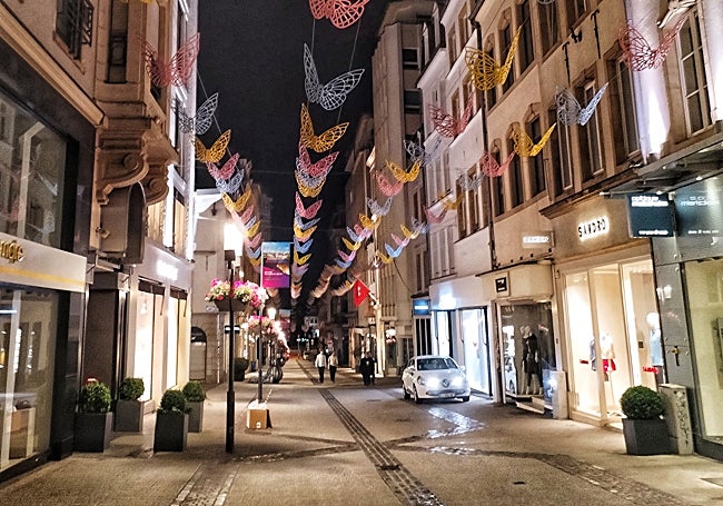 The main shopping street.