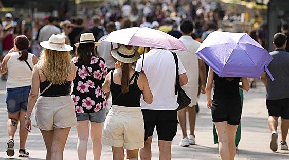 Third-longest heatwave on record ends with arrival of some rain in Spain