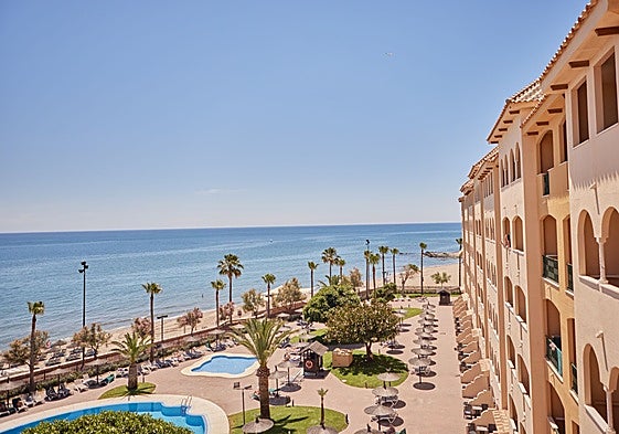 View of the façade, terraces and swimming pool area of the IPV Palacehotel in Fuengirola.