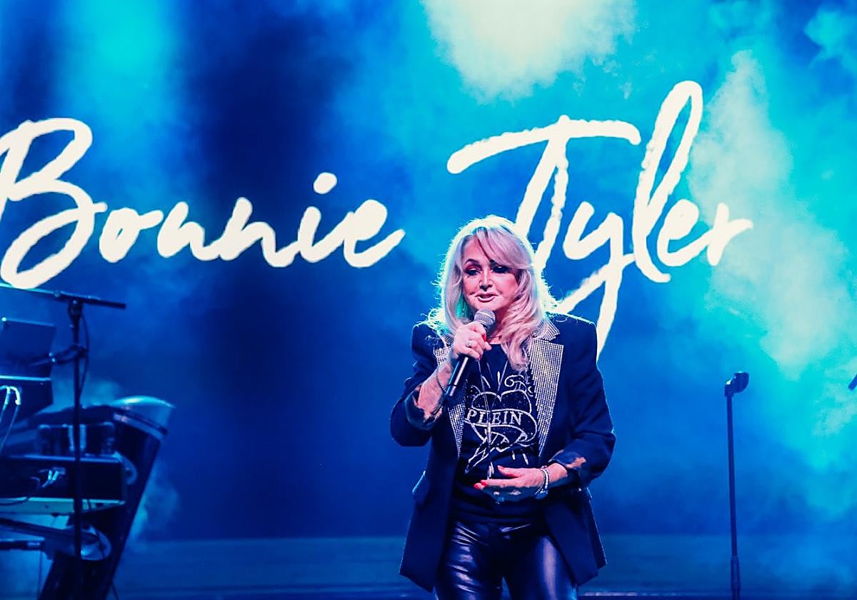 Bonnie Tyler brings her classic hits to castle stage in Fuengirola