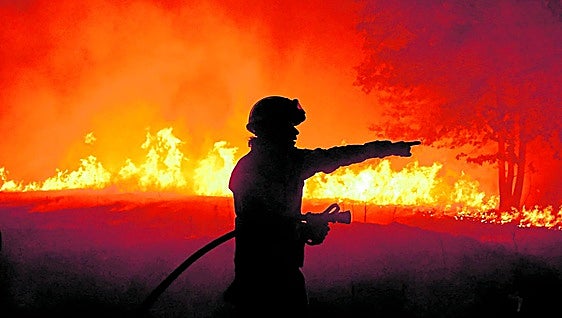 Over 3,500 km2 burn in wildfires in two weeks in Spain but cooler air and rain helps the crisis