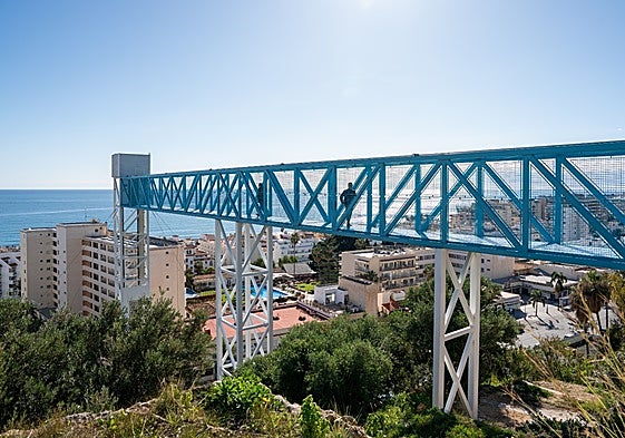 The lift connects the park with Avenida Carlota Alessandri.