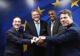 The key players from Spain, UK and Gibraltar, Albares, Šefcovič, Lammy and Picardo, join hands after reaching this agreement at the headquarters of the European Commission on 11 June 2025.