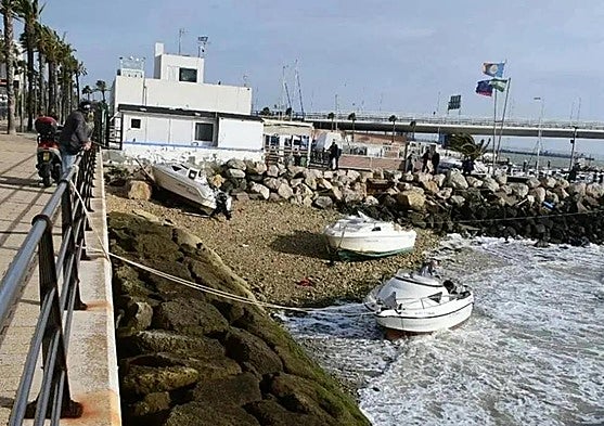 Angler dies after being crushed by large rock on a breakwater in southern Spain