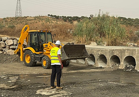 Guadalhorce valley town clears streams in bid to prevent flooding