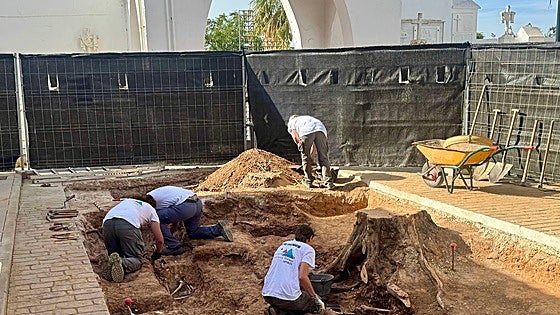 Some 73 Civil War victims found in first phase of mass grave exhumation in inland Malaga town