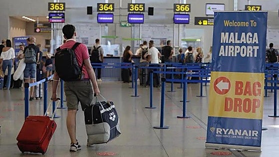 Ryanair to incentivise staff by paying more if they spot oversized cabin bags at boarding gate