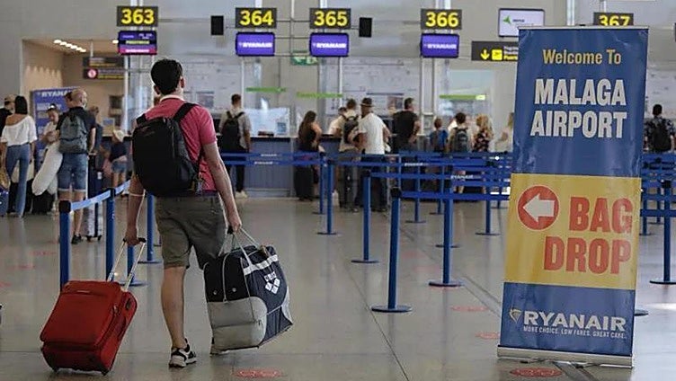 Ryanair to incentivise staff by paying more if they spot oversized cabin bags at boarding gate