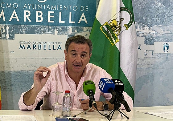 The spokesman for the municipal government, Félix Romero, at the press conference following Tuesday's Local Government meeting.