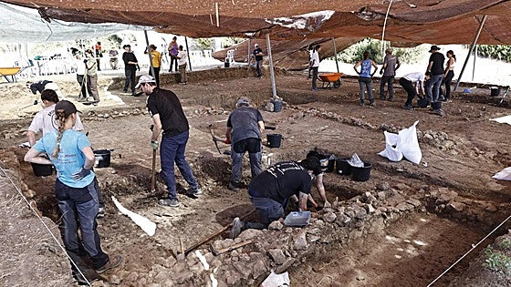 In search of answers to the enigma of the great building from Phoenician Malaga: new dig in Cerro del Villar begins