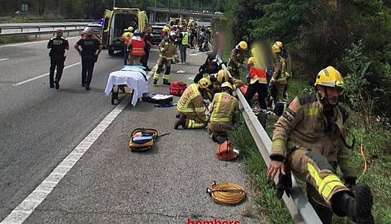 Two people seriously injured after tourist coach carrying 60 passengers overturns in Barcelona