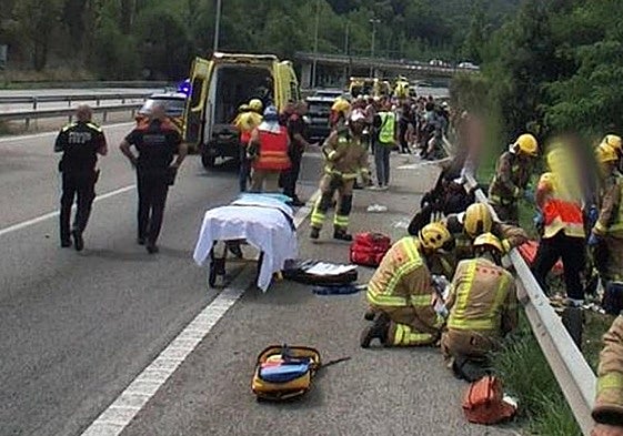 Two people seriously injured after tourist coach carrying 60 passengers overturns in Barcelona