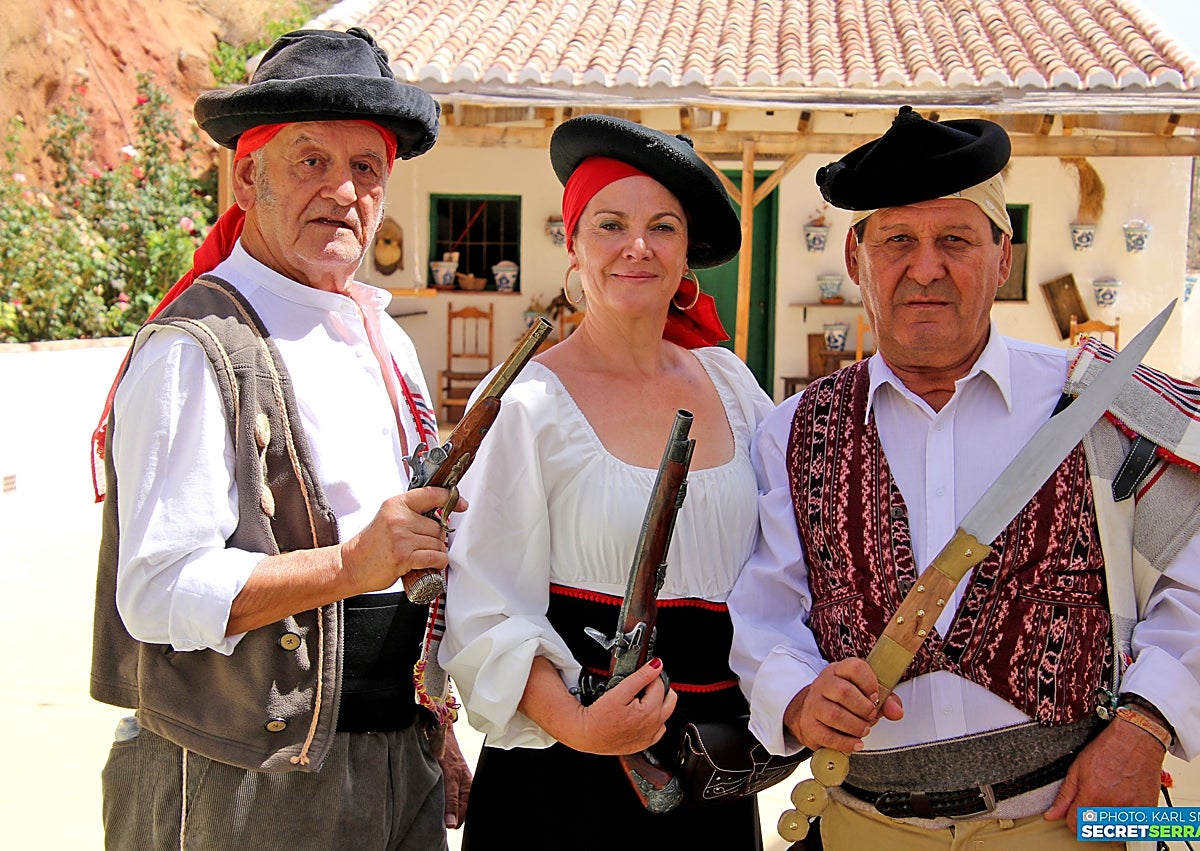 Imagen secundaria 1 - International press club members discover the heart of Malaga&#039;s Axarquía