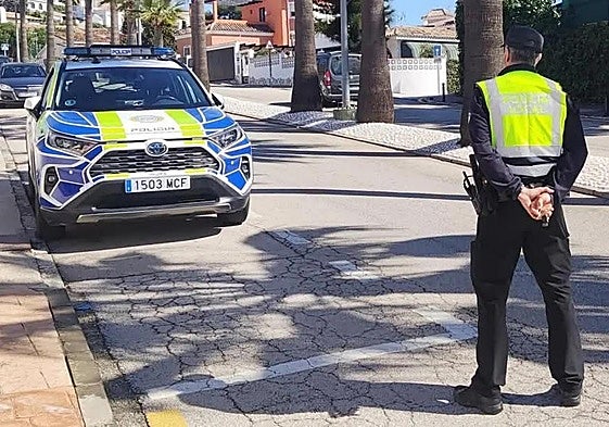 Couple arrested for attempted squatting after being caught breaking into a property in Mijas