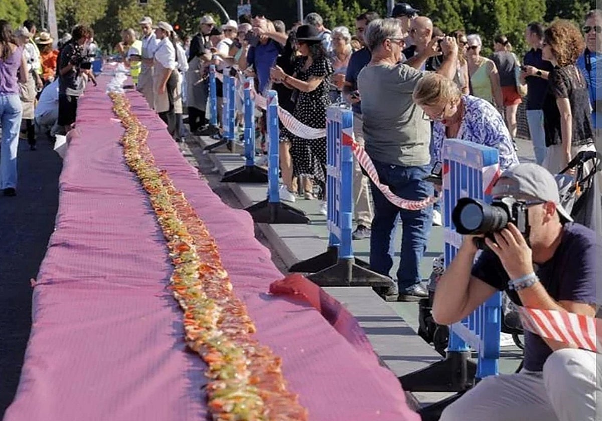 The giant 'serranito' sandwich.