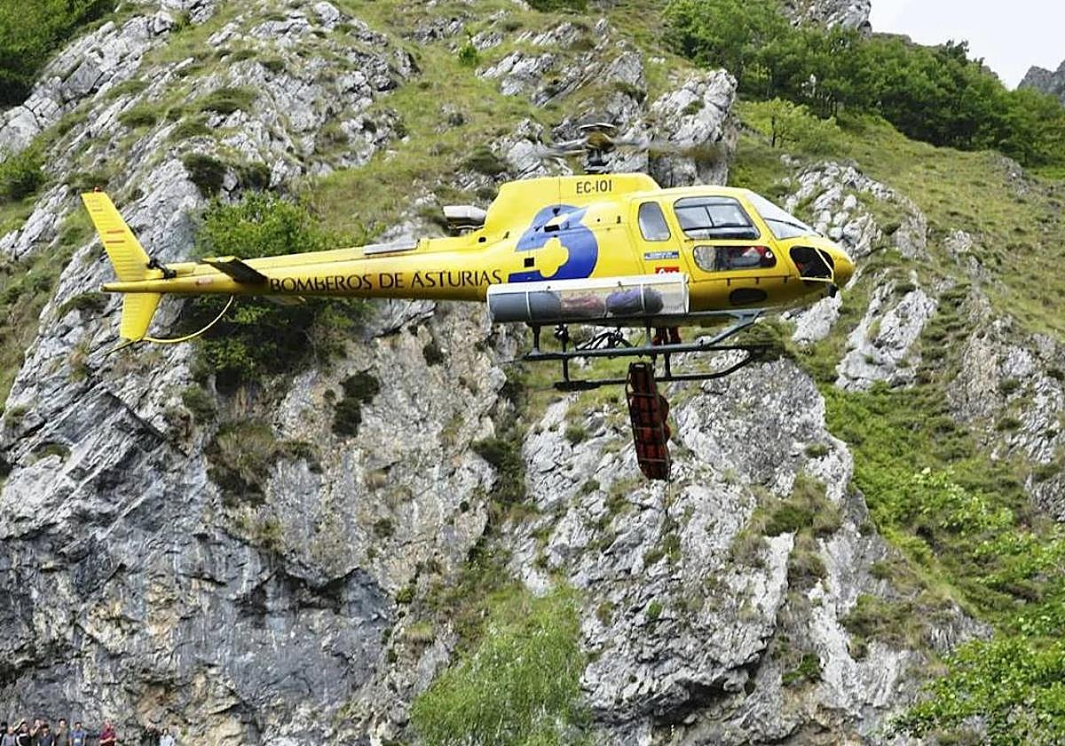 File image of an Asturias fire brigade helicopter.