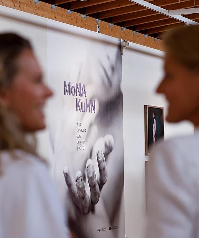 Imagen secundaria 2 - Ý tú desnudo será un gran poema' at El MUCAC La Coracha museum in Malaga.