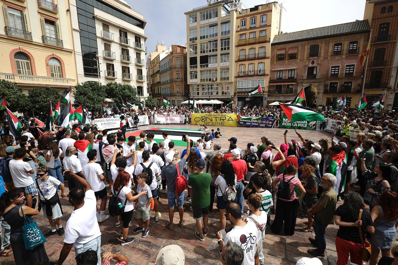 More than 2,000 protesters join Gaza 'genocide' march in Malaga, in images