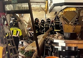 Aftermath of explosion in Mis Tesoros bar in Manuel Maroto street in Puente de Vallecas (Madrid).