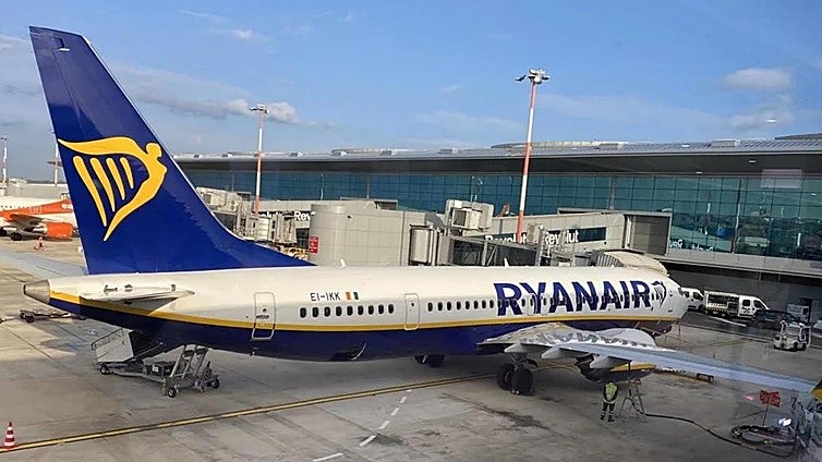 Ryanair threatens to slash another million seats on Spain flights next summer in row over airport taxes