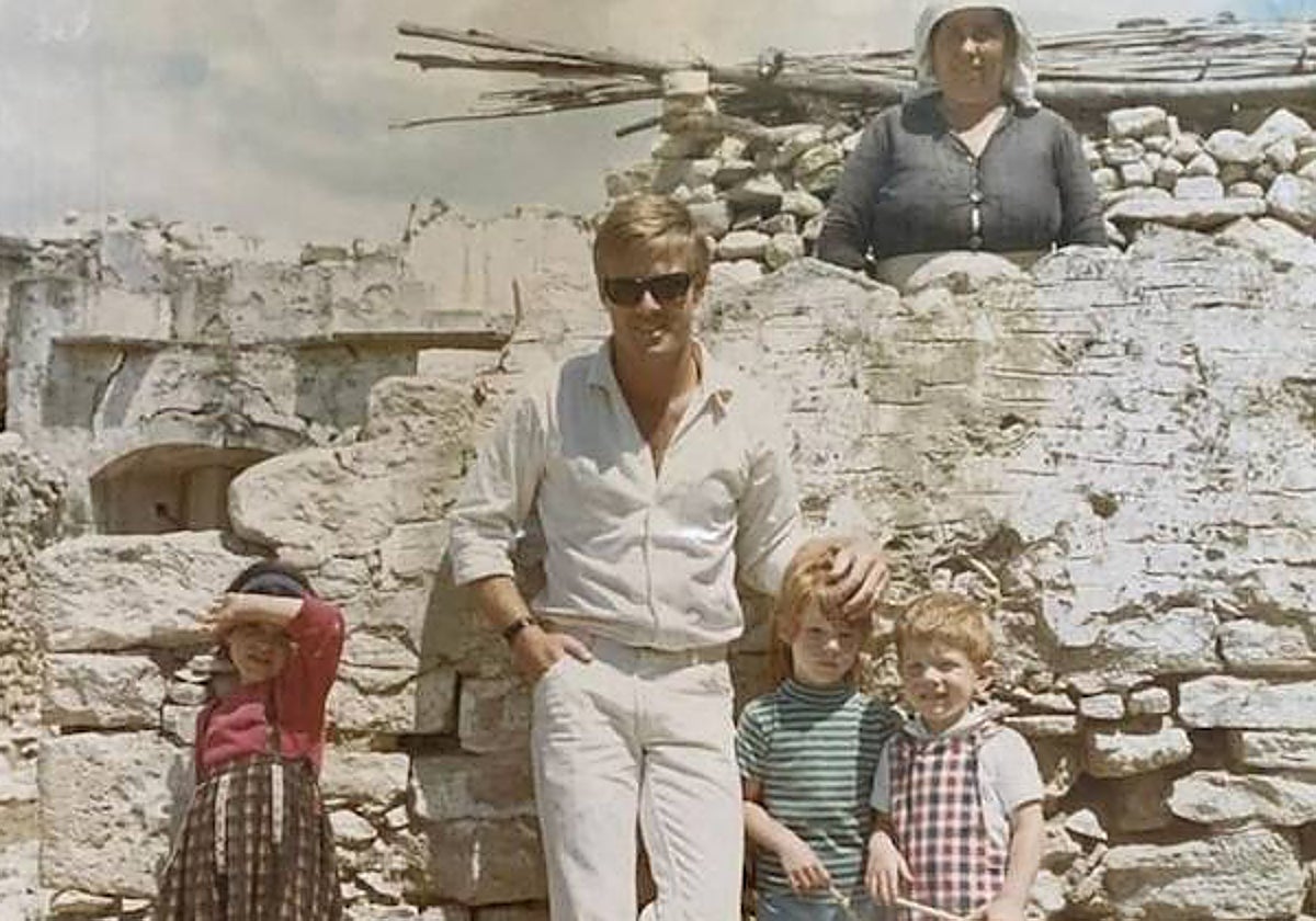 Robert Redford with his children and a local woman in Mijas.