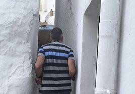 It is one of the narrowest alleys in Andalucía.