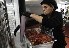 A female employee working in a catering business in Malaga.