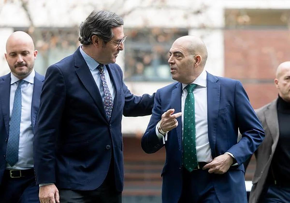 Antonio Garamendi, president of CEOE, and Lorenzo Amor, president of ATA, speaking up for business leaders.