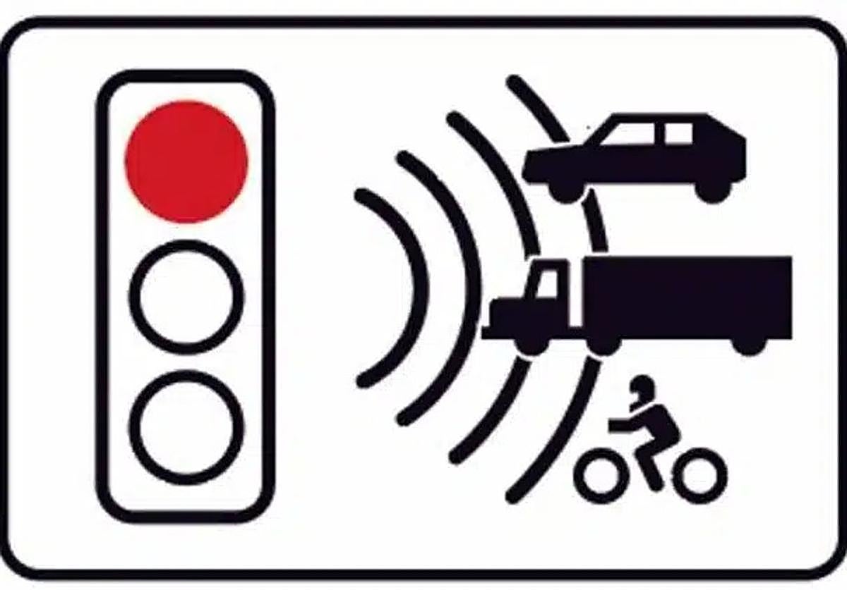 Drivers warned not to run red traffic lights in Malaga, unless they want to be slapped with 200-euro fine