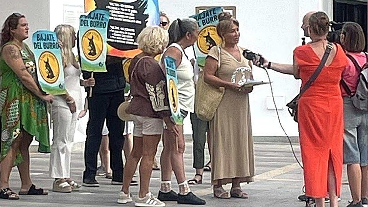 Animal rights activists express discontent with Mijas town hall for allowing donkey taxi service to continue