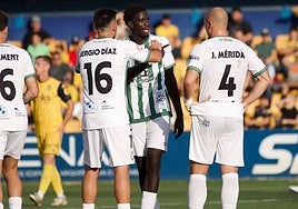 Torremolinos's Sergio Díaz and Javi Mérida in conversation with Lesedi.