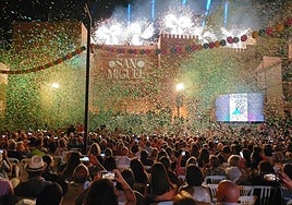 Fireworks and decorations mark the start of Vélez-Málaga's 2025 feria.