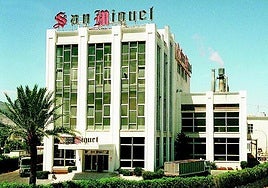 An early photo of the brewery in Malaga.