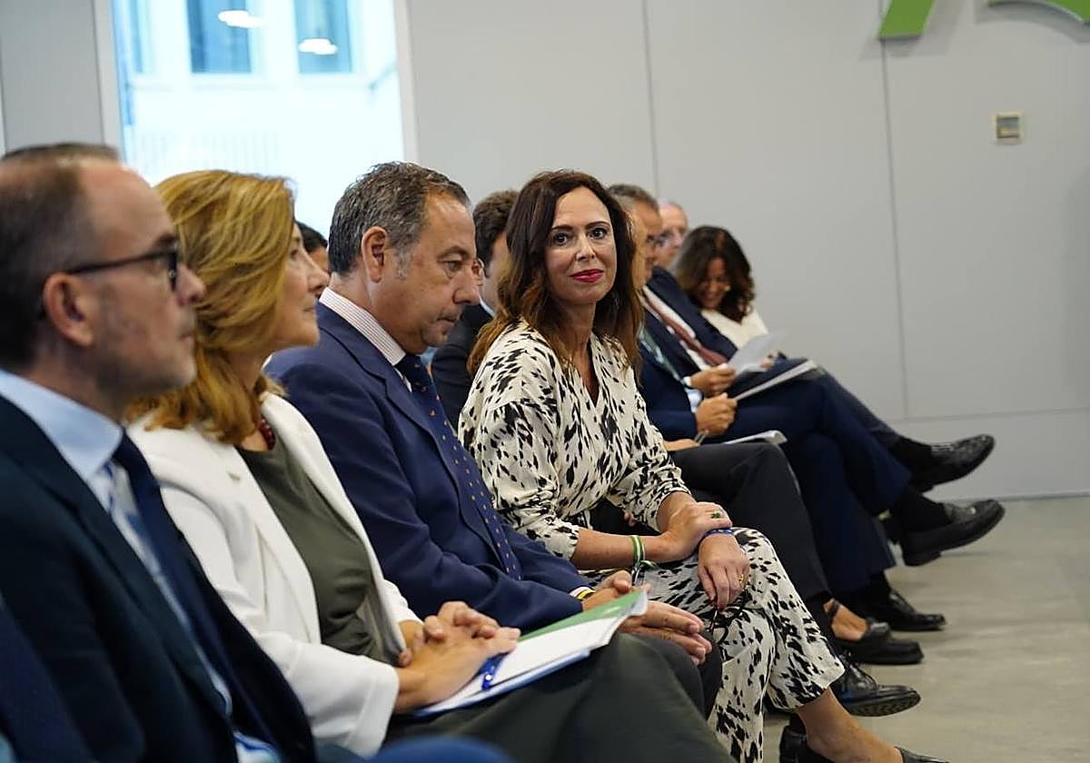 Regional housing minister Rocío Díaz, with political and industry colleagues at Tuesday's presentation.