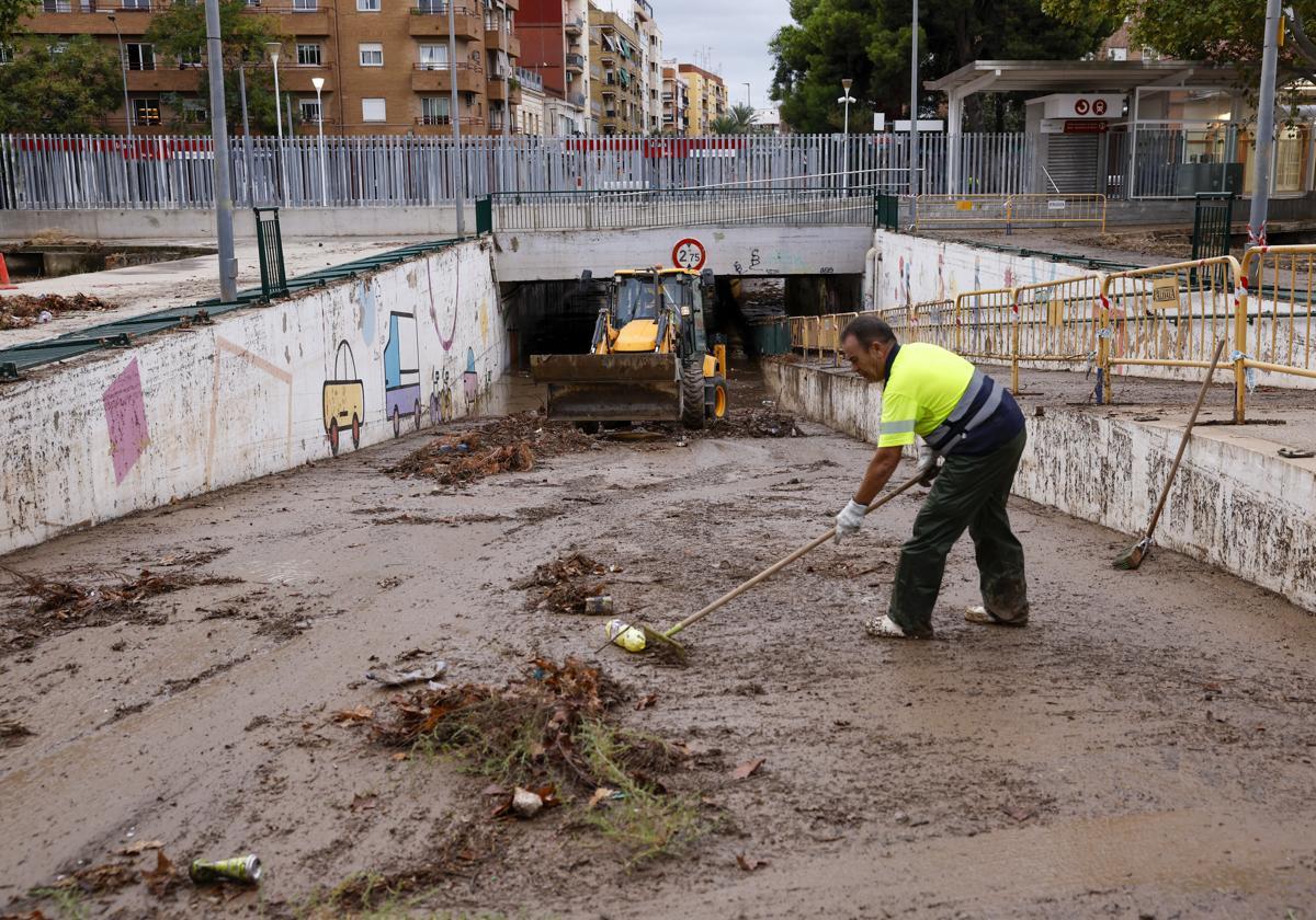Clearing up after the storm hit Aldaia, Valencia.
