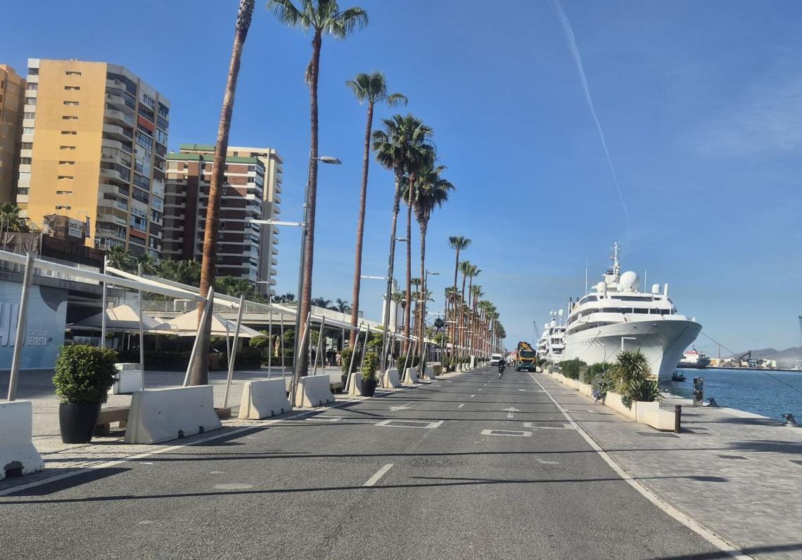 Imagen después - Muelle Uno opened as a pedestrianised marina in March 2011.