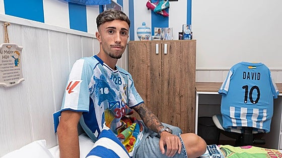 Star winger David Larrubia signs Malaga CF contract extension until 2028
