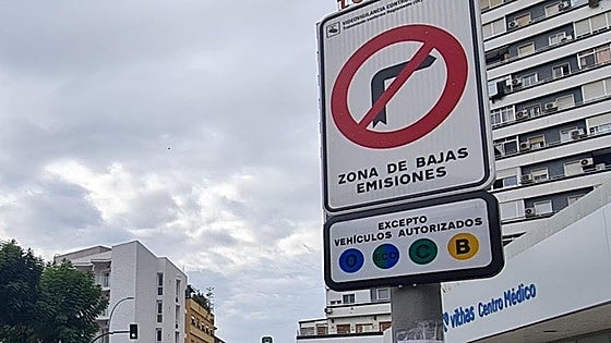 Driver faces 6,000-euro fine for tampering with number plate to 'dodge cameras' in Spanish city's new low emission zone