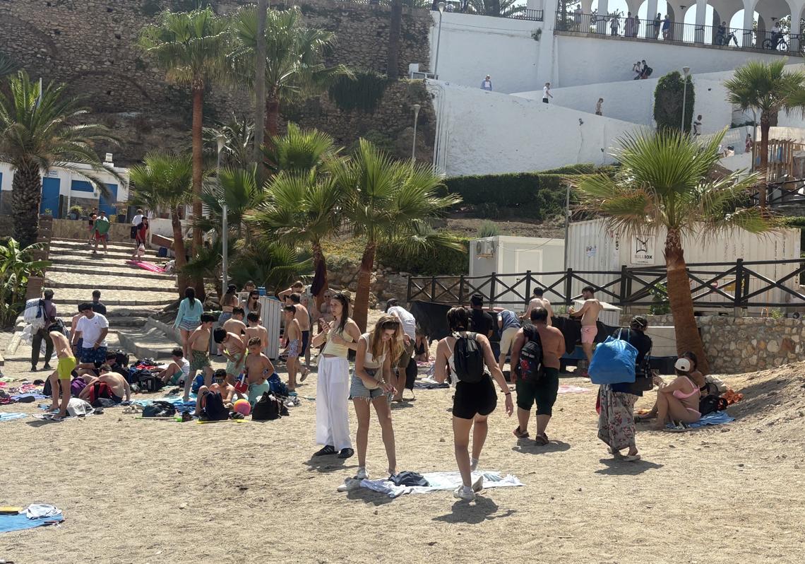 Imagen después - Fisherman have largely been replaced by tourists in Calahonda beach