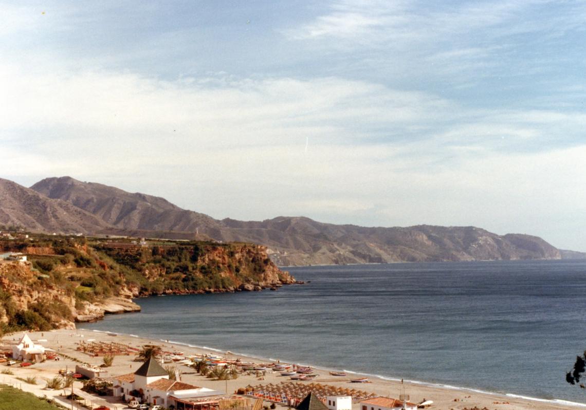 Imagen antes - Ayo beach is well known for its bars and 'chiringuitos'