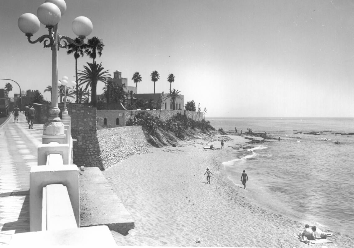 Imagen antes - The iconic view of Bil Bil castle has remained virtually unchanged over the last 40 years.