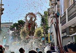 Procession of the Virgen del Rosario in the centre of Fuengirola.