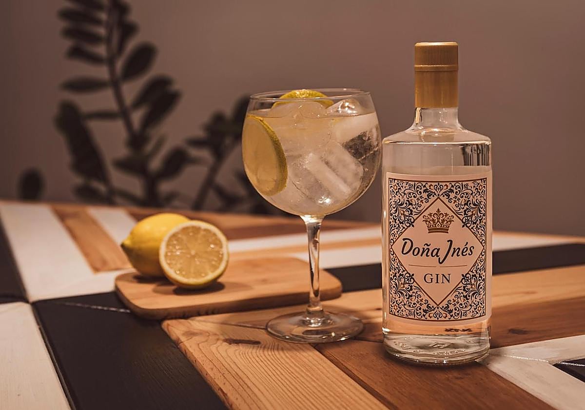 Navel oranges are the main botanical in Gin Doña Inés.