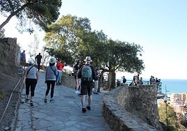 What will the weather be like in Malaga and along the Costa del Sol over the long bank holiday weekend?