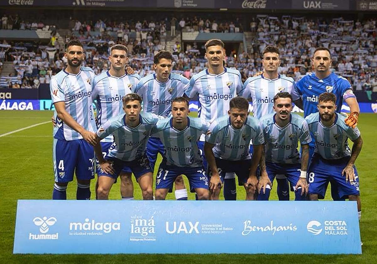 Imagen principal - Chupete steals the show as Malaga CF crush unbeaten leaders